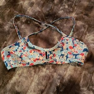 Jolyn floral vent top, Large. bundle and save 50%